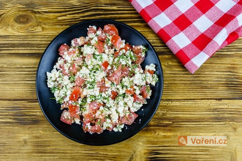 Rajčatový salát s balkánským sýrem