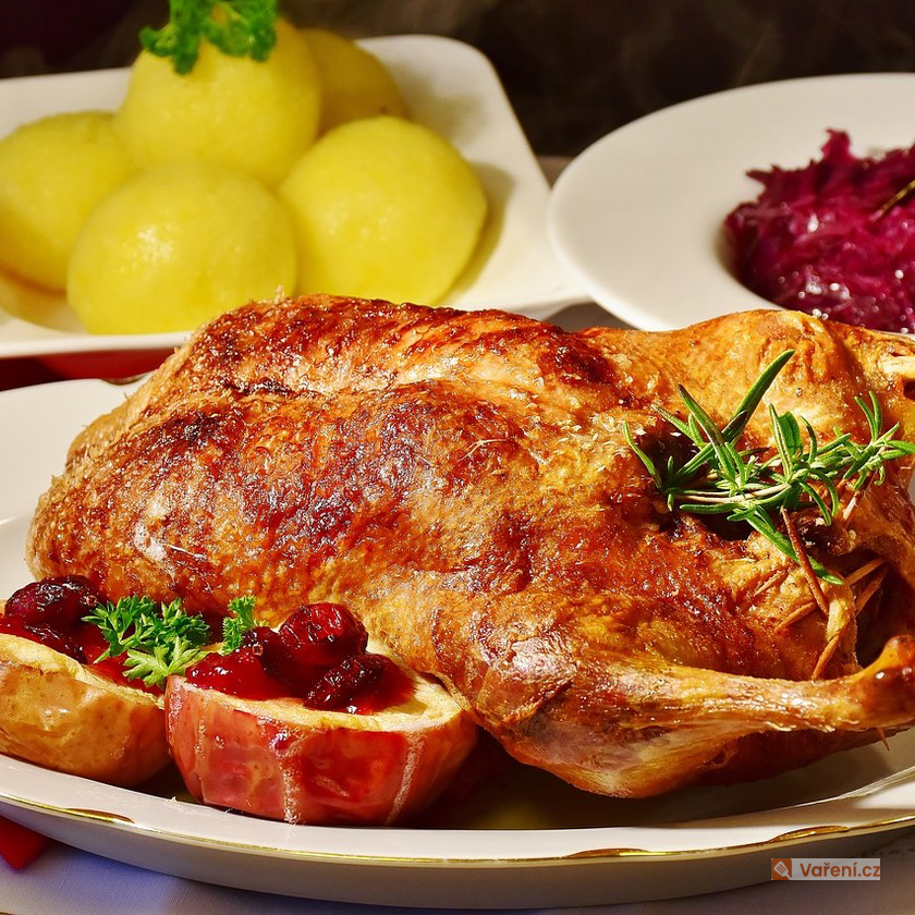 Vánoční plněná husa s kaštanovou nádivkou