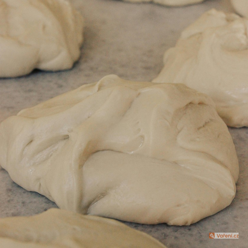 Těsto se zakysanou smetanou