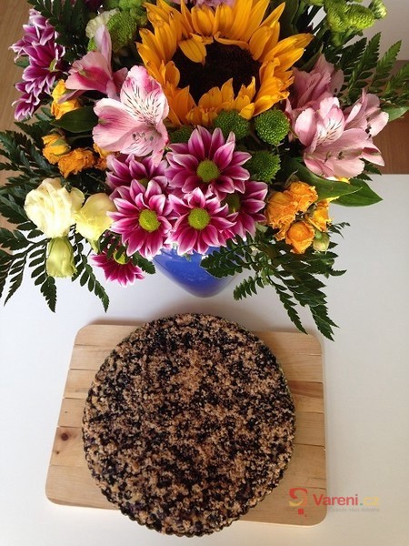 Lehký bezlepkový borůvkový koláč - fotografie 3