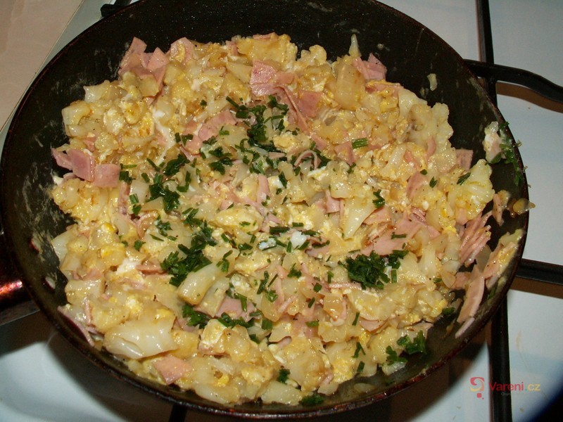 Květákový mozeček se salámem - fotografie 5