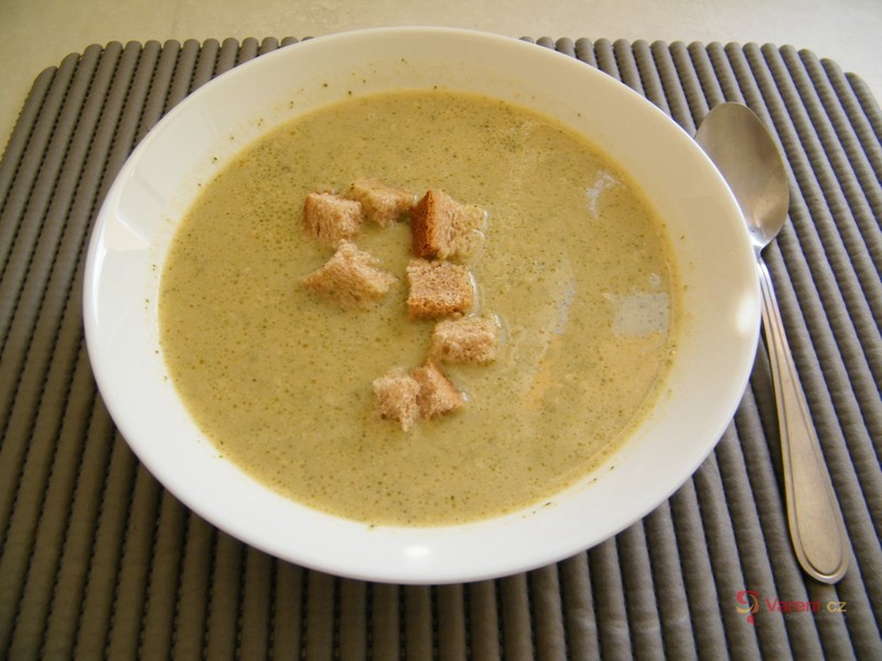 Krémová brokolicová polévka se smetanou