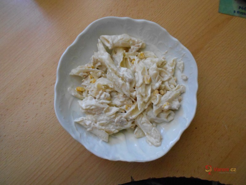 Těstovinový salát s tuňákem a kukuřicí a majonézovo-jogurtovou zálivkou - fotografie 2