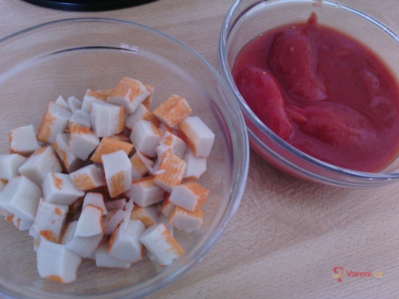 Těstoviny se surimi a rajčaty - fotografie 2