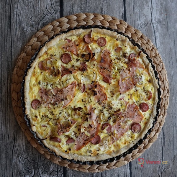 Jednoduchý hrnkový slaný koláč - fotografie 2