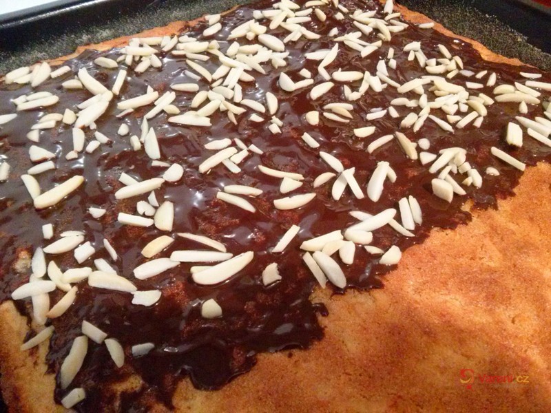 Jablková buchta s čokoládou - fotografie 2