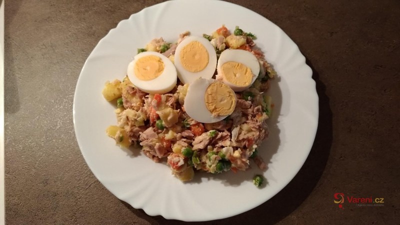 Bramborový salát s tuňákem a vejci
