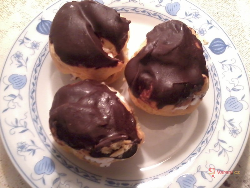 Žloutkové věnečky z odpalovaného těsta - fotografie 4