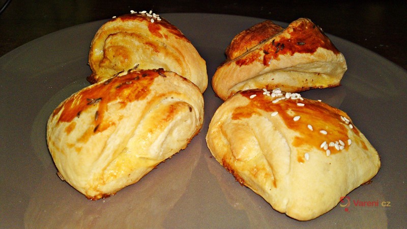 Slané kynuté trojúhelníky se semínky - fotografie 2