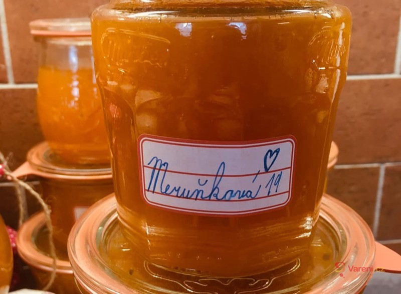 Meruňková marmeláda s levandulí