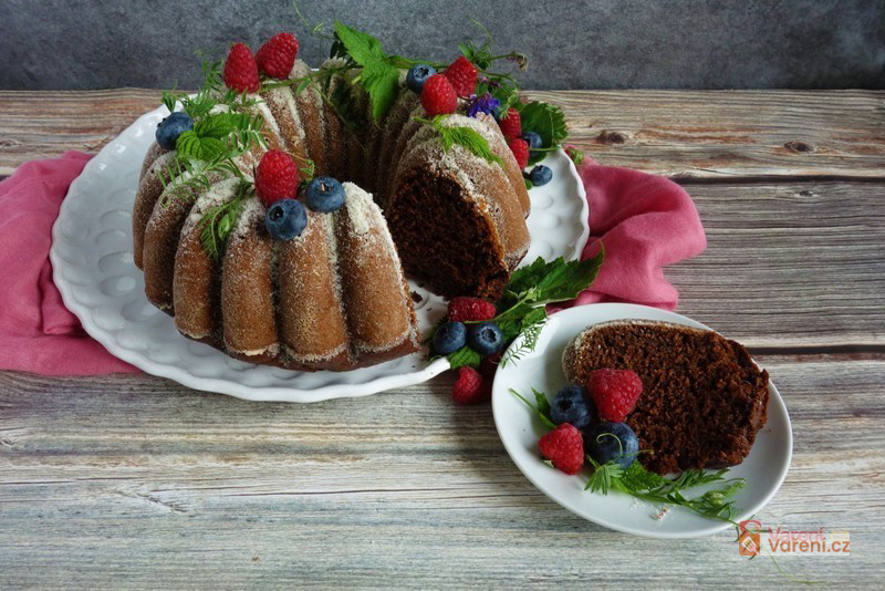 Vláčná cuketová bábovka