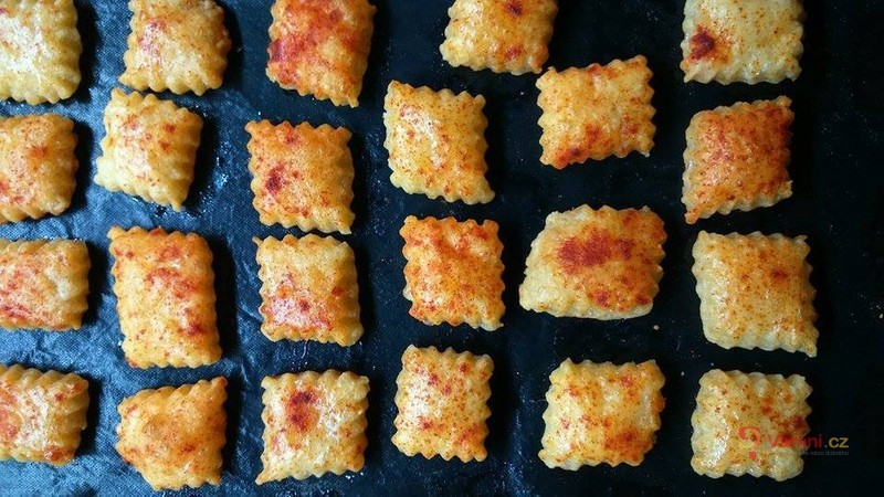 Tyčinky ze sýrového těsta - fotografie 2