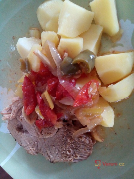 Vepřová kýta v paprikové směsi - fotografie 2