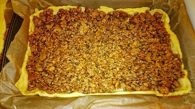 Slaný bramborový koláč plněný mletým masem - fotografie 4