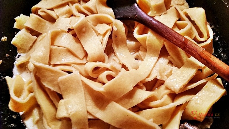 Domácí tagliatelle s houbami a parmazánem - fotografie 3