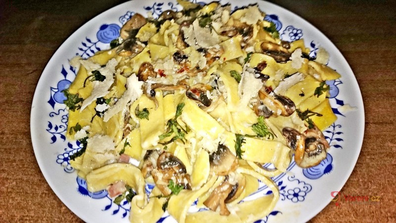 Domácí tagliatelle s houbami a parmazánem - fotografie 2