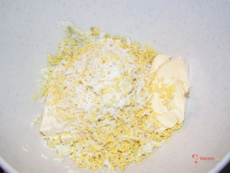 Vajíčková pomazánka s křenem - fotografie 2