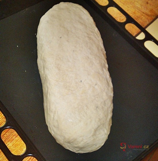 Obyčejný domácí bílý chléb - fotografie 4