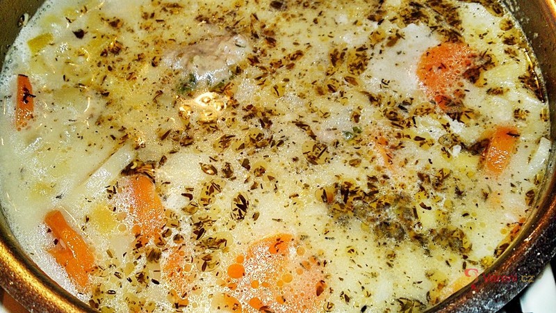 Jogurtová polévka ze žluté máslové fazolky s knedlíčky z jehněčího masa - fotografie 5