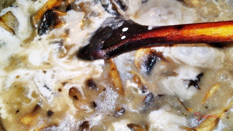 Domácí špenátové gnocchi se žampionovou omáčkou - fotografie 4