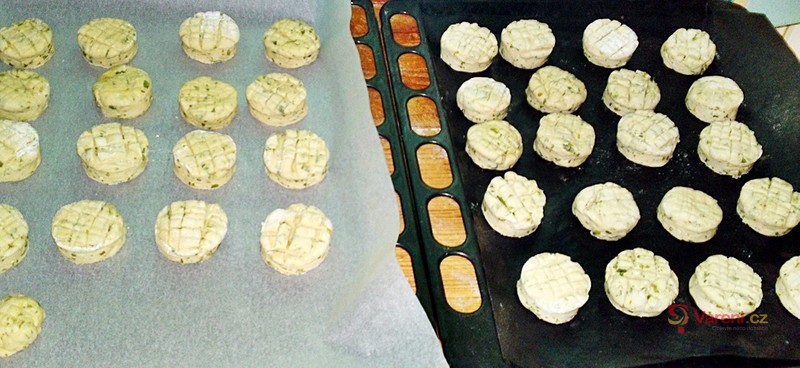 Špenátovo-česnekové překládané pagáčky - fotografie 5