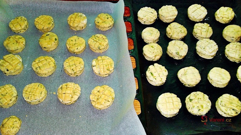 Špenátovo-česnekové překládané pagáčky - fotografie 4