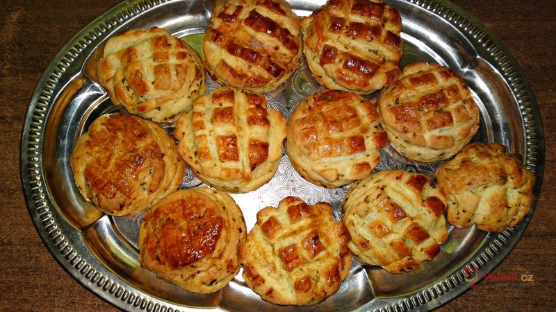 Špenátovo-česnekové překládané pagáčky - fotografie 2