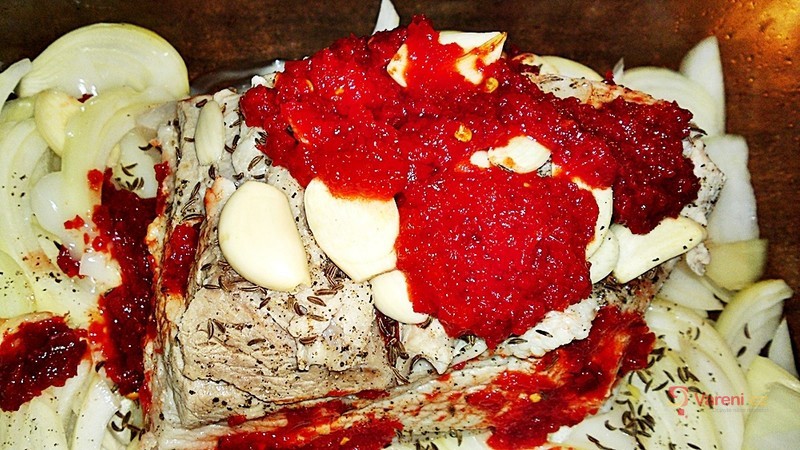 Vařený pečený paprikový bůček - fotografie 5