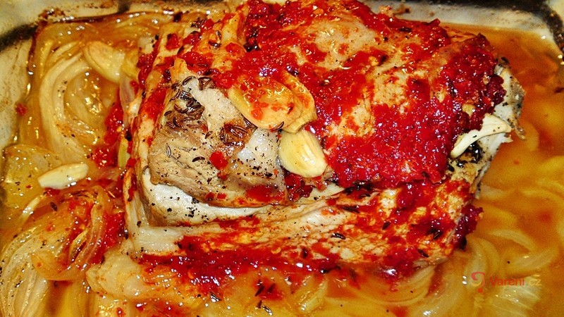 Vařený pečený paprikový bůček - fotografie 4