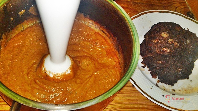 Stehno z divočáka na červeném víně s šípkovou omáčkou - fotografie 4