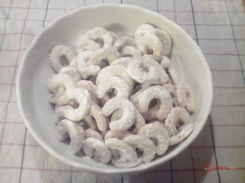 Babiččiny vanilkové rohlíčky - fotografie 4