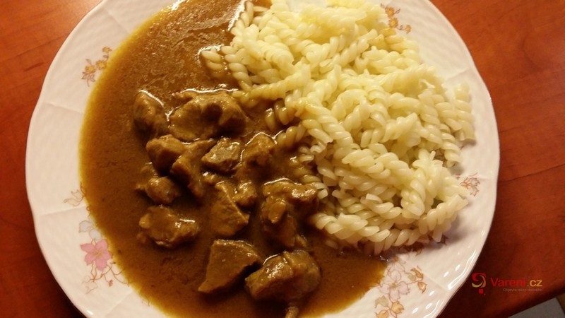 Vepřové kostky na kmíně se světlým pivem - fotografie 2