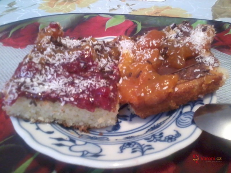 Piškotová buchta s krémem a piškoty - fotografie 3