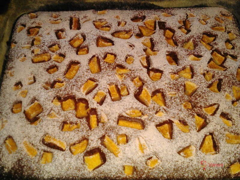 Kakaový koláč s jablky - fotografie 2