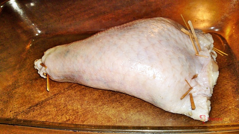 Pečený kachní krk plněný nádivkou z kachních jater - fotografie 5