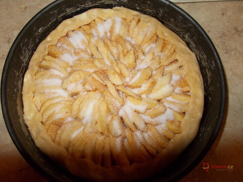 Francouzský křehký jablečný koláč - fotografie 2