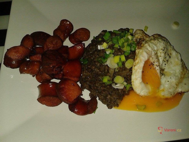 Čočka s uzeninou a vejcem - fotografie 3