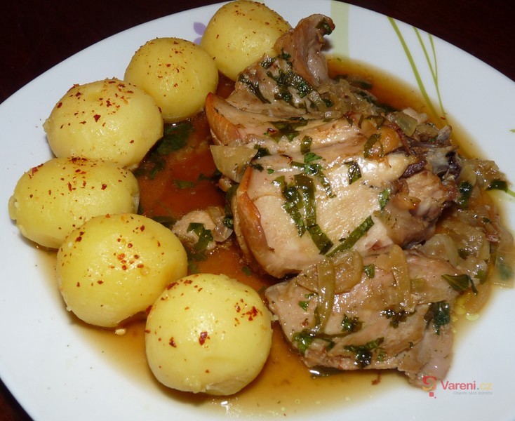 Pečený králík s česnekem a bylinkami - fotografie 2