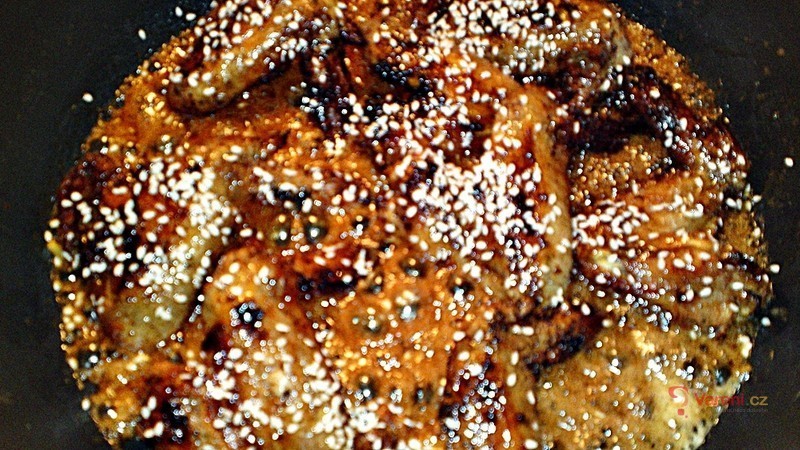 Medovo-zázvorová kuřecí křidélka se sezamem - fotografie 4
