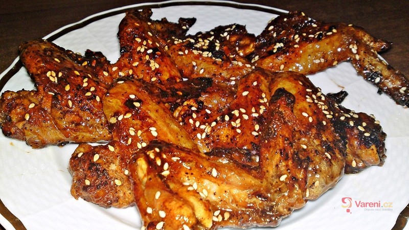 Medovo-zázvorová kuřecí křidélka se sezamem - fotografie 2