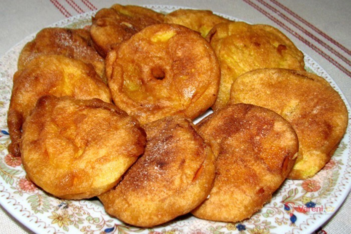 Jablka smažená v těstíčku - fotografie 2