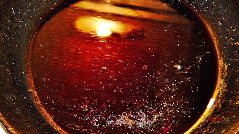 Vepřová panenka v listovém těstě s vinnou redukcí - fotografie 5