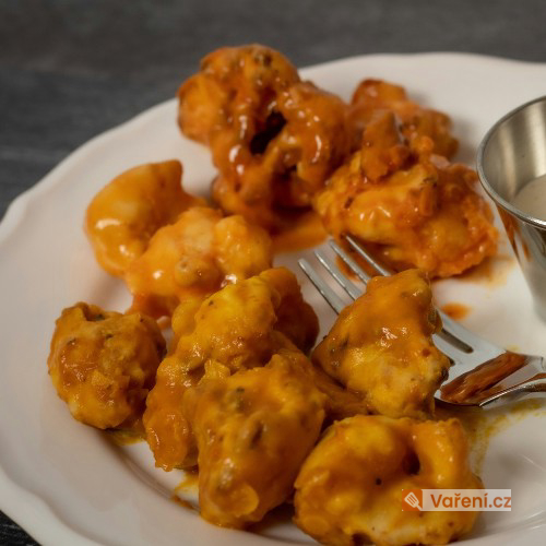 Zapečený květák s kari omáčkou