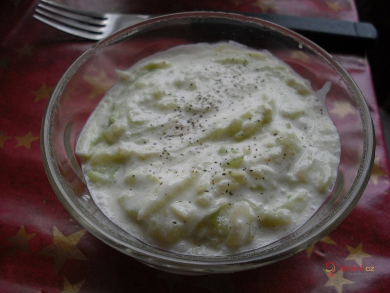 Okurkový salát se smetanou - fotografie 2