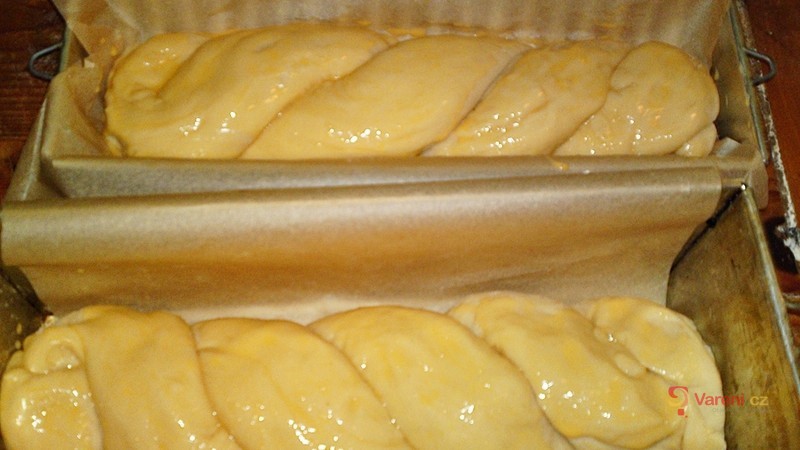 Kynutý sladký koláč bez kynutí - fotografie 5