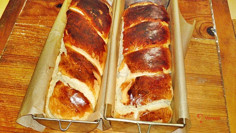 Kynutý sladký koláč bez kynutí - fotografie 4