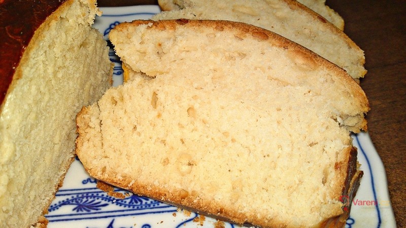 Kynutý sladký koláč bez kynutí - fotografie 2