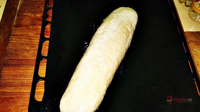 Jablkový kynutý závin - fotografie 4