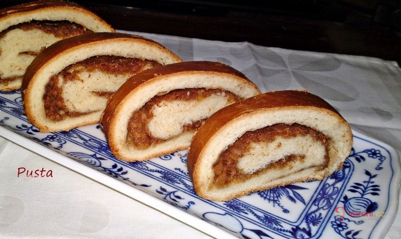 Jablkový kynutý závin - fotografie 2