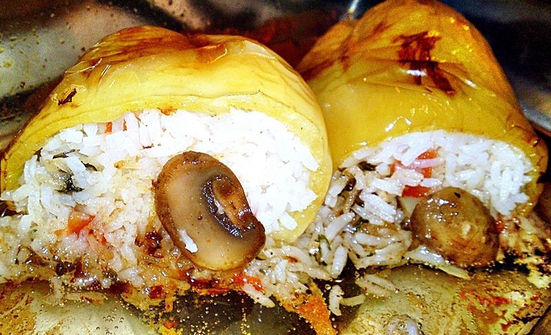 Pečená plněná paprika s dušenou rýží - fotografie 2